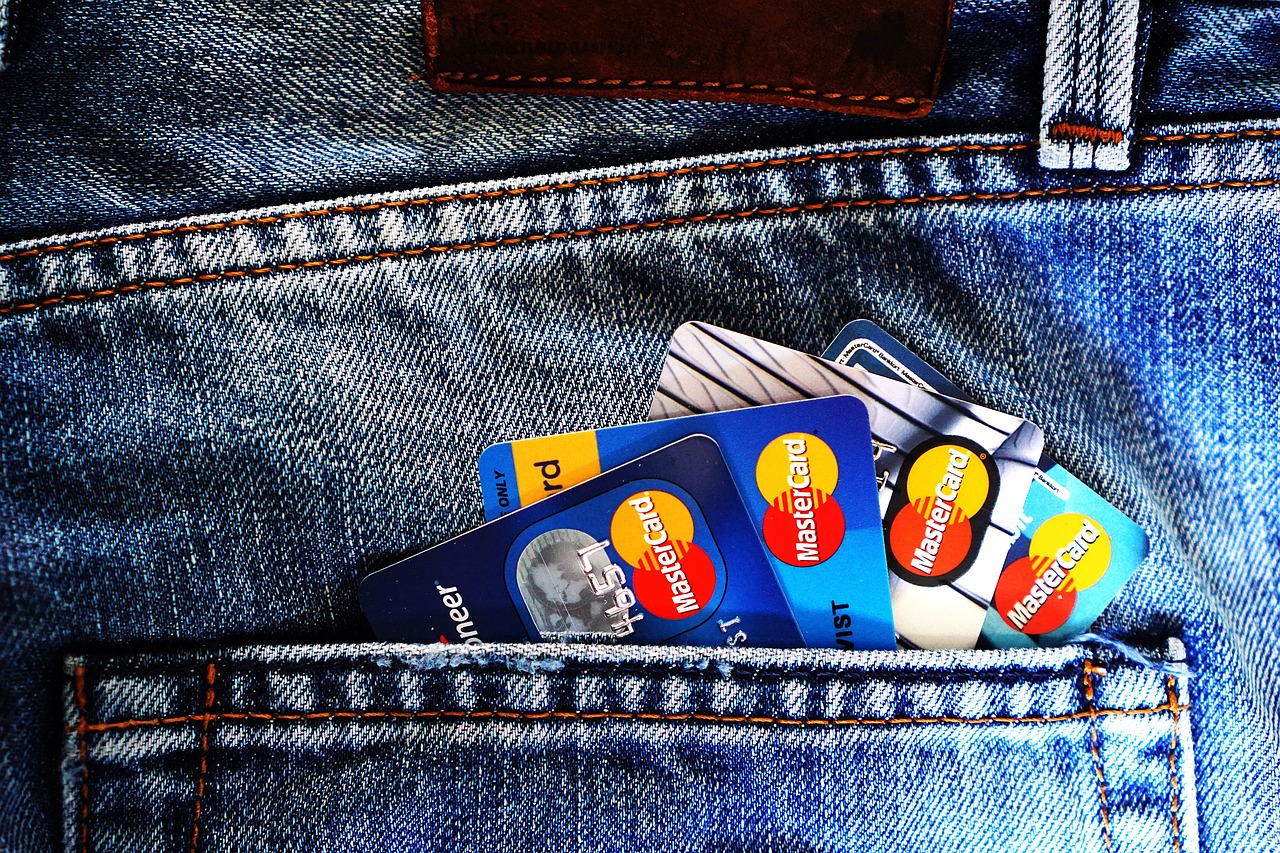 so sánh những loại thẻ tín dụng du lịch credit cards, denim, jeans, blue jeans, debit cards, cards, money, bank account, bank, mastercard, pocket, credit cards, money, money, money, money, money, bank, bank, bank